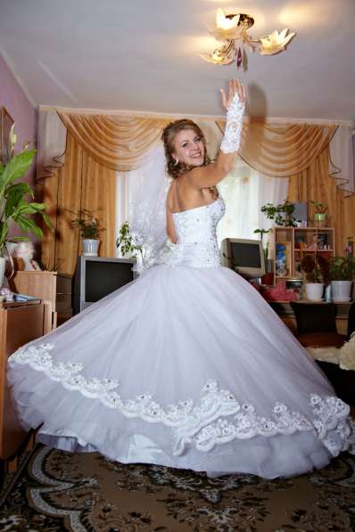 Свадебное платье-44-46 размер. Очень красивое в Краснодаре