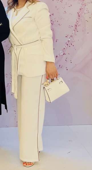 Продам костюм в Москве