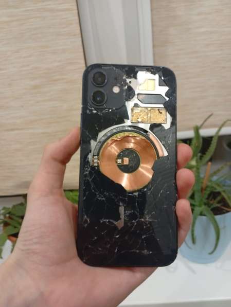 Продаю телефон айфон12