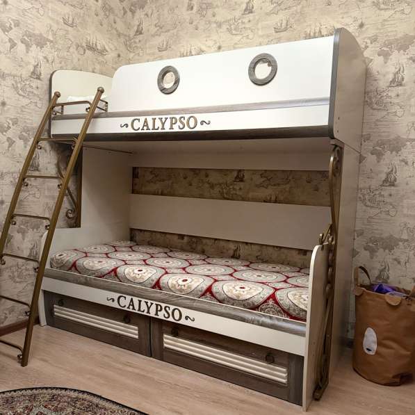 Продается детская двухъярусная кровать и шкаф в Каспийске фото 3