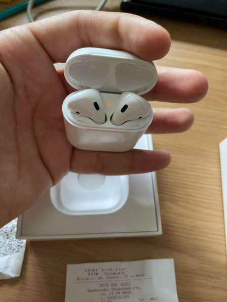 AirPods (2019)