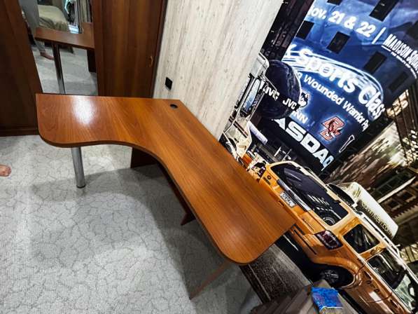 Продам стол компьютерный в Владивостоке