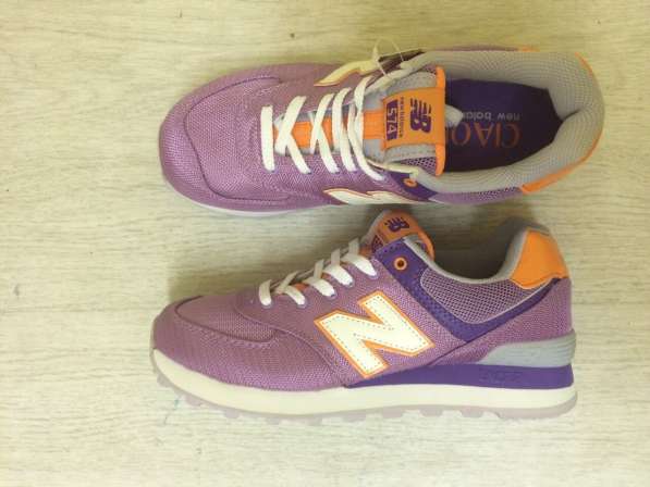 Женские кроссовки New Balance Purple