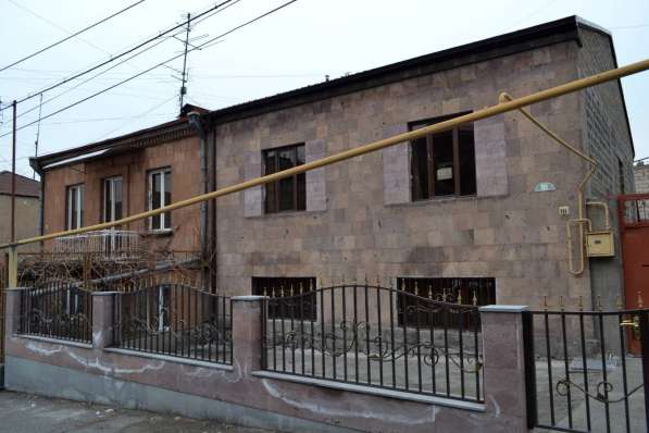 Элитный квартал в Ереване, двухэтажный дом