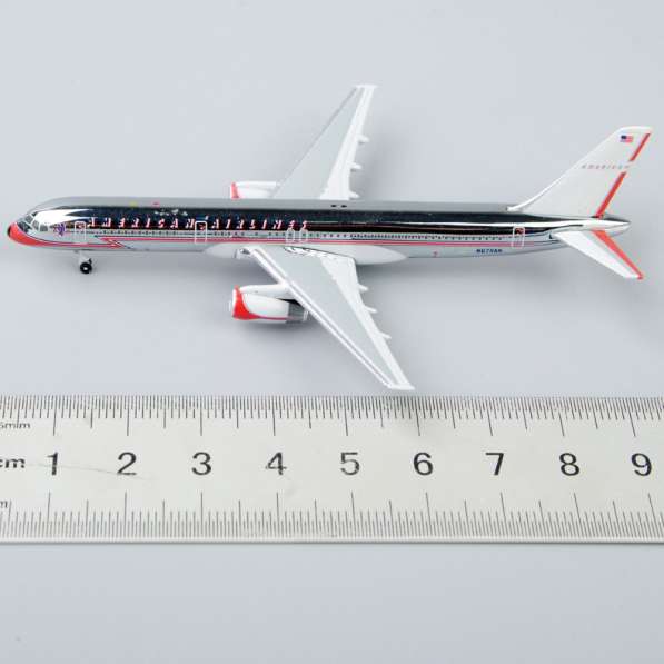 Модель самолёта Boeing 757-200 American Airlines в Липецке фото 7