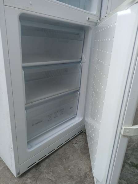 Большой холодильник бош kgs39xw20r двухкамерный в фото 3