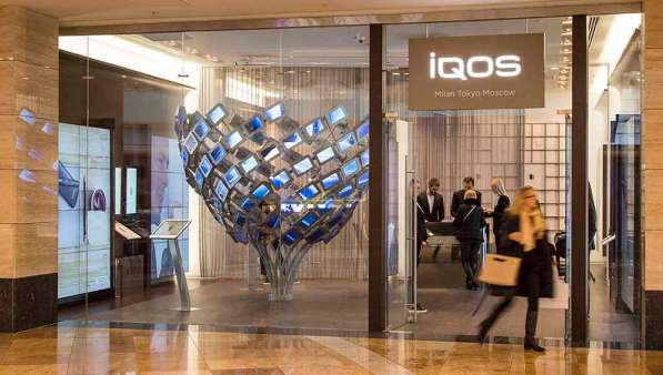 Представитель бренда IQOS