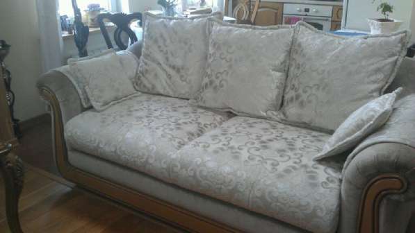 Продаю диван и кресло, производство Италия