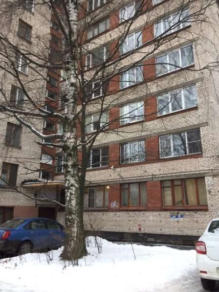 Трехкомнатная квартира в Калининском районе в Санкт-Петербурге