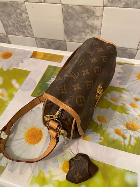 Louis Vuitton сумка кожаная в фото 3