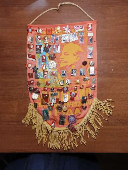 Продам значки в Москве