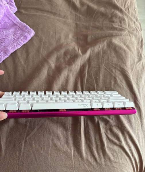 Механическая клавиатура hyperX Alloy Origins 60 розовая