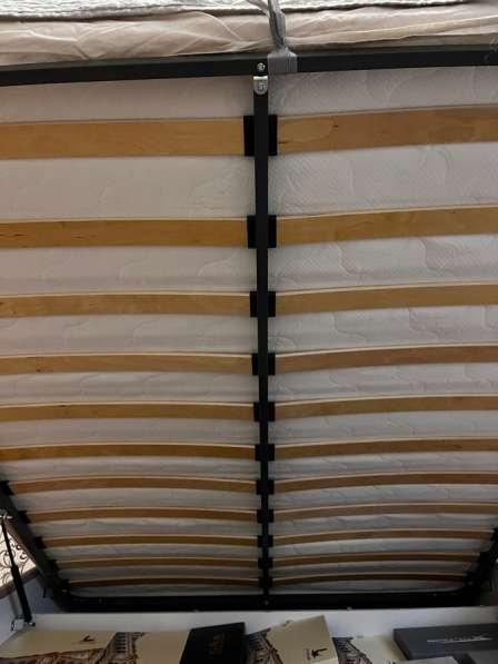 Продам кровать с матрасом в