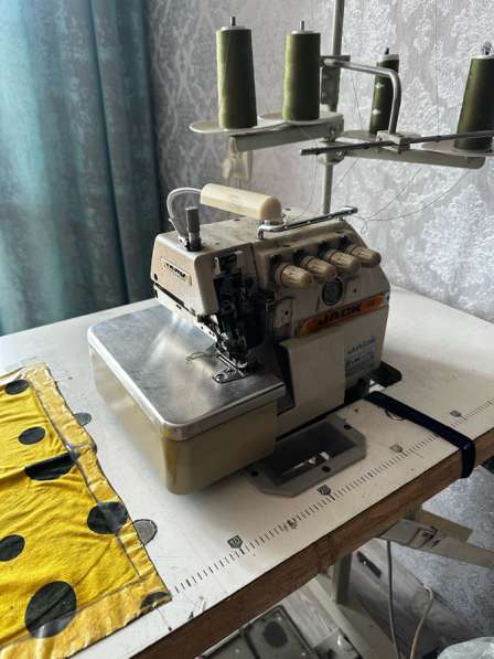 Швейная машинка оверлок