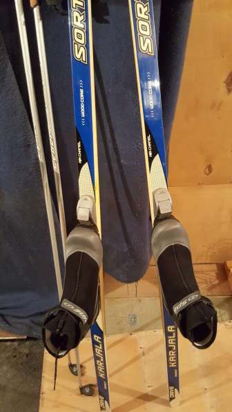 Продам беговые лыжи с палками и ботинками р. 43