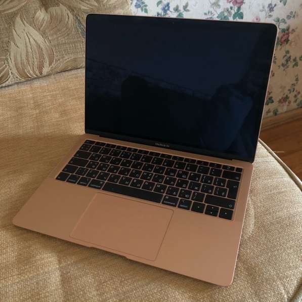 Продаю Macbook air 2019