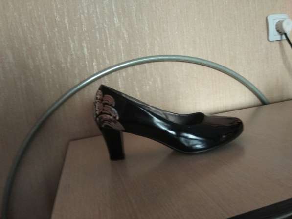 Продам женскую обувь великан 42-43 размера в фото 7