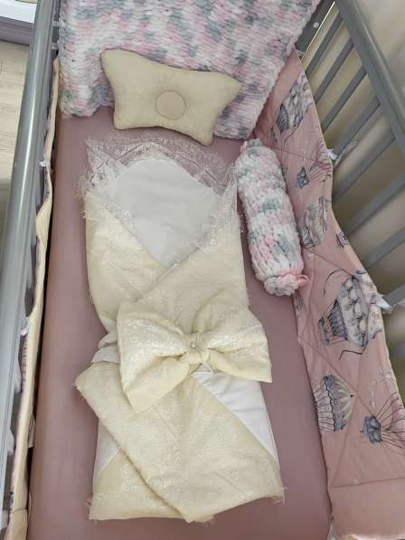 Комплект в детскую кроватку и на выписку в Истре