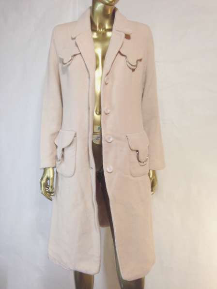 Пальто молочного цвета фирмы "Nynel" 48 -50 размера, б.у