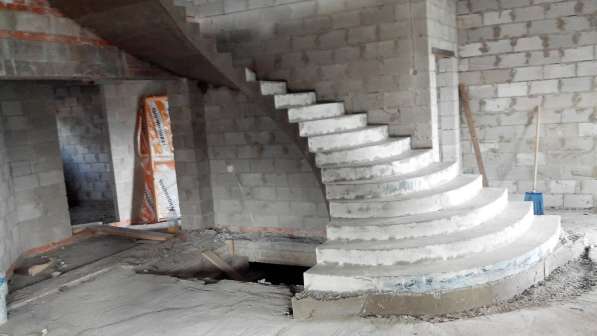 Изготовление железо-бетонных лестниц для коттеджа в Ульяновске фото 11