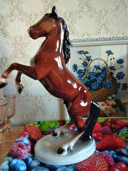 Фарфор Фаянс Немецкая статуэтка Конь на дыбах в Москве