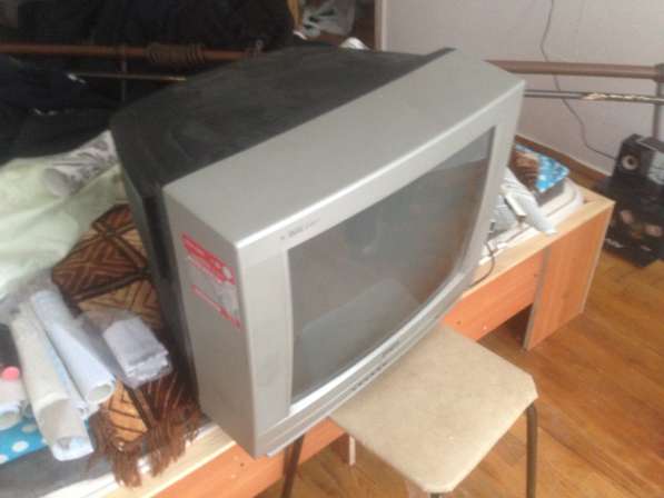 Продаётся телевизор 1000 рублей с пультом