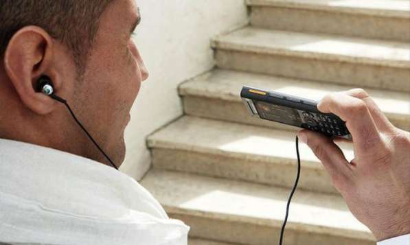 Sony Ericsson W902 (оригинал, комплект) в Москве
