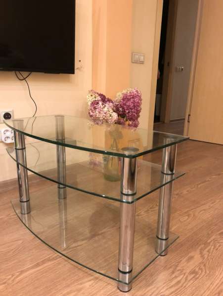 Стеклянная тумба