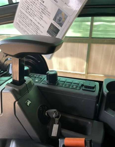 Мини-экскаватор Cat302 в Москве