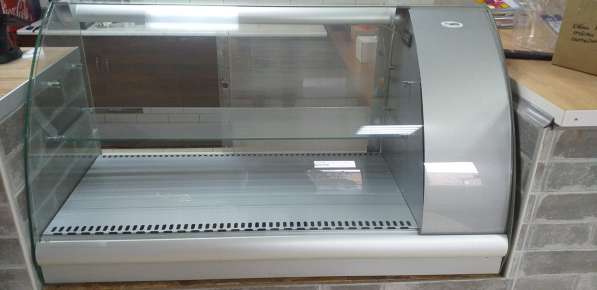 Продам холодильную витрину в Калининграде