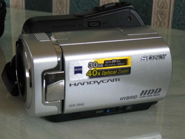 Продам цифровую видеокамеру Sony DCR-SR45