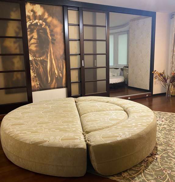 Круглая диван-кровать с пуфиками в Реутове