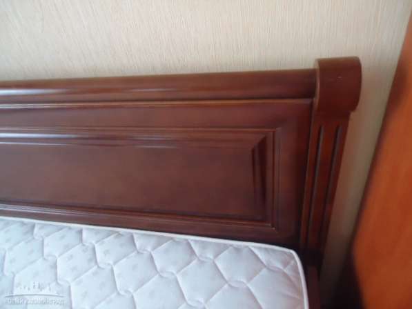 Продаю двуспальную кровать из натурального дерева в Калининграде фото 4