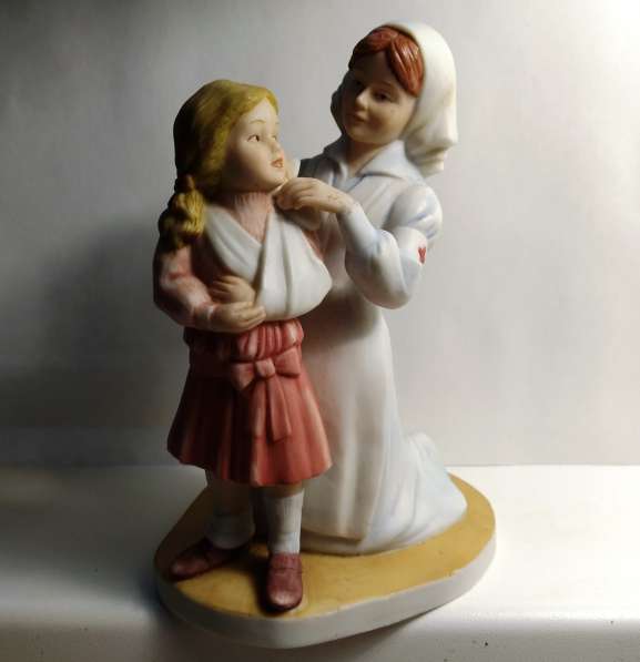 Статуэтка медсестра и девочка фарфор в Твери фото 3