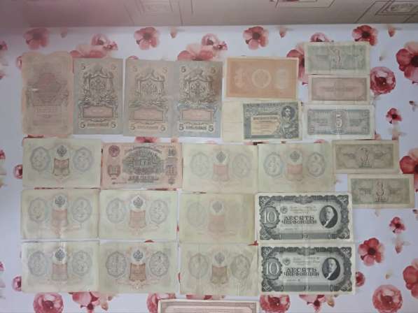 Банкноты и монеты разных стран в 