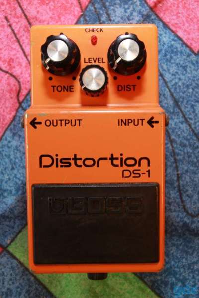 Педаль эффектов для гитары Boss Distortion DS-1