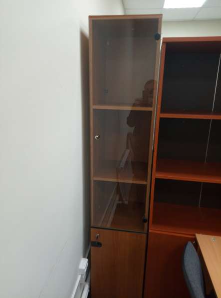Срочно продается офисная мебель в Владивостоке фото 5