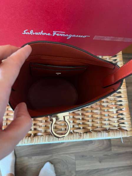 Сумка Salvadore Ferragamo. Оригинал в фото 3