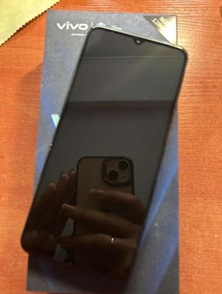 Телефон vivo v21e