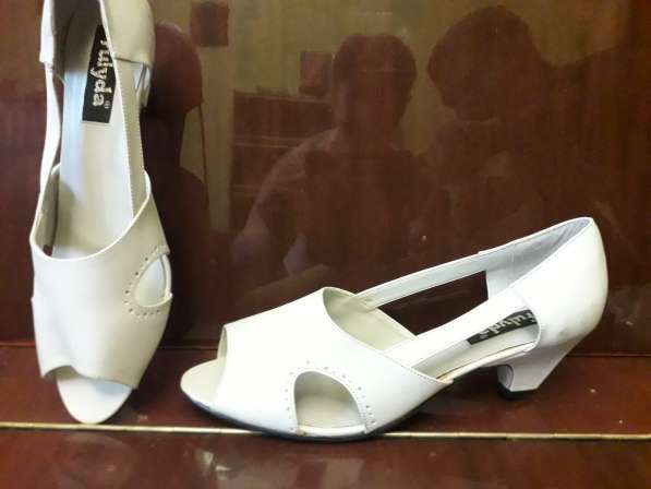 Босоножки женские