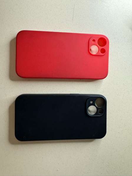 Два чехла на iPhone 13