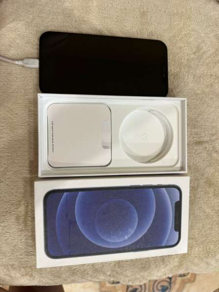 Продам айфон 12