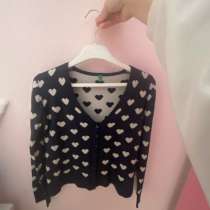 Школьная кофта, темно-синяя с сердечками, в Северске