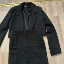 Черный классический костюм, размер s, в Астрахани