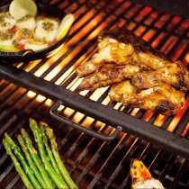 Популярное кафе-столовая в крупном ТЦ, в Москве