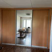 Шкаф-купе с зеркалом и полками б/у в хорошем состоянии, в Нижнем Новгороде