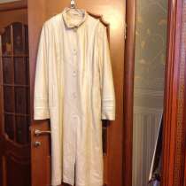 Кожаное пальто, молочного цвета, длинное, 48 размер, в Москве