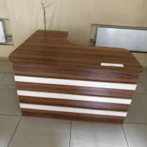 Зеркала, настенная торговая система, стеклянные полки, стол, в Нижневартовске