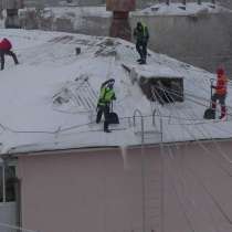 Уборка снега с крыш и прилегающих территорий, в Москве