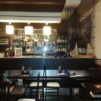 Кафе на фудкорте торгового центра, в Москве